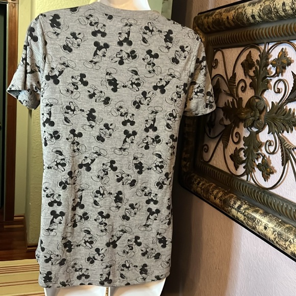 Disney Tops - red Waffle LS & grey graphic SS tee - Sz  S - Picture 13 of 16